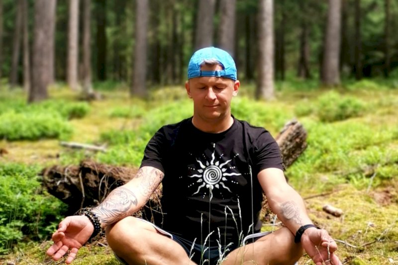 ČCHI-KUNG - VEČERNÍ RELAXACE S TIBETSKÝMI MÍSAMI - TOMÁŠ ČÍHAL